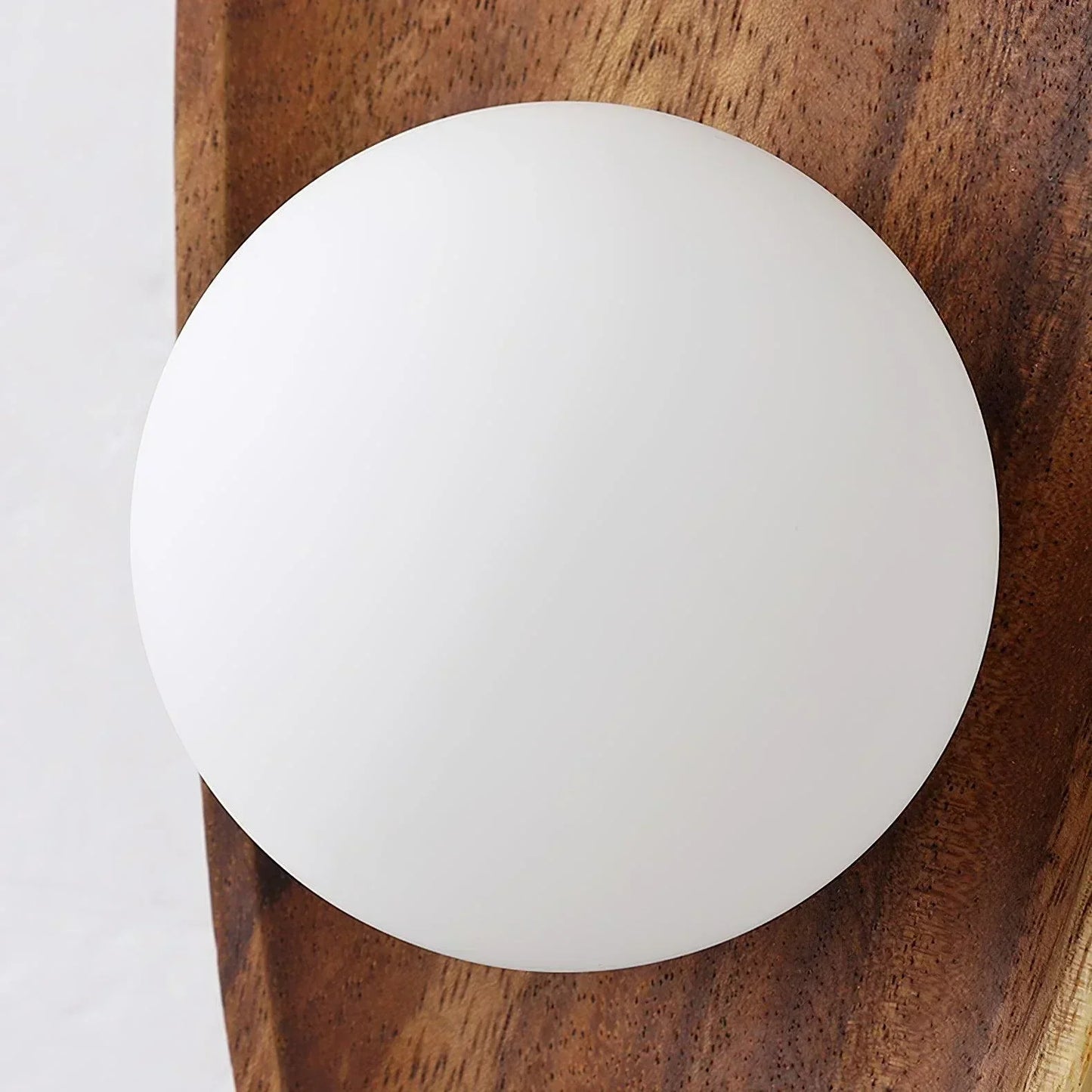 Wandlamp – Houten basis – Witte bol – Modern design voor woonkamer