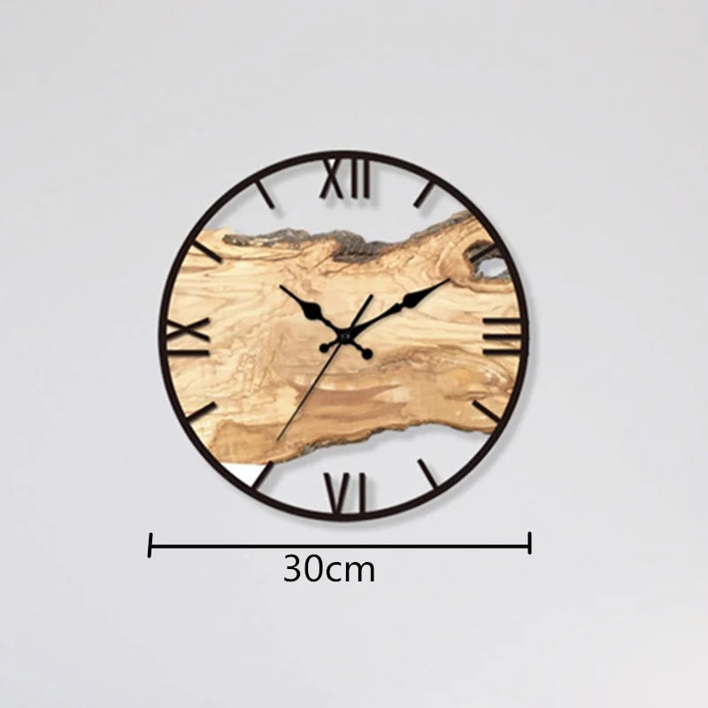 Houten wandklok – natuurlijke afwerking – zwarte wijzers – voor woonkamer